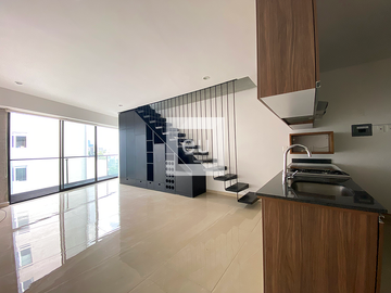 Penthouse en RENTA con roof privado en Nápoles