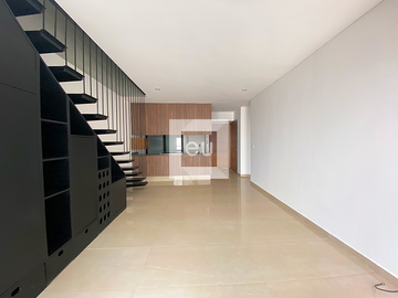 Penthouse en RENTA con roof privado en Nápoles