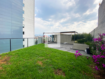 Penthouse en RENTA con roof privado en Nápoles