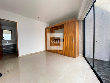 Penthouse en RENTA con roof privado en Nápoles