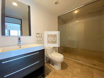 Penthouse en RENTA con roof privado en Nápoles