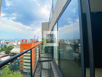 Penthouse en RENTA con roof privado en Nápoles