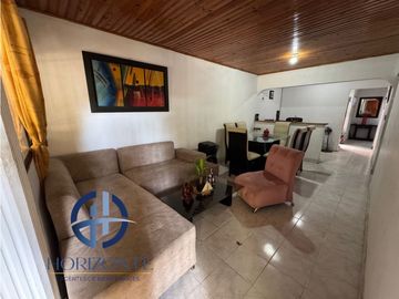 SE VENDE CASA EN LA URBANIZACIÓN EL CISNE VA PRINCIPAL