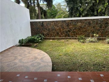 BETANIA / DOS MARES / 341M / 2 NIVELES / 3 HABITACIONES / PATIO