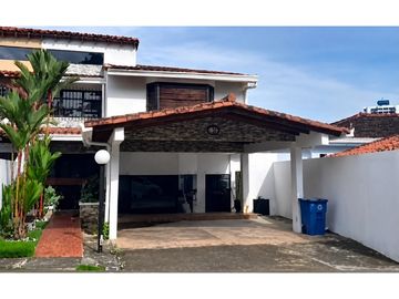 BETANIA / DOS MARES / 341M / 2 NIVELES / 3 HABITACIONES / PATIO