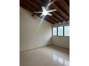 BETANIA / DOS MARES / 341M / 2 NIVELES / 3 HABITACIONES / PATIO