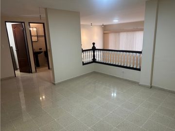 SE ALQUILA CASA EN BETANIA 341M 2 NIVELES 3 HABITACIONES NEGOCIABLE