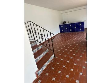 SE ALQUILA CASA EN BETANIA 341M 2 NIVELES 3 HABITACIONES NEGOCIABLE
