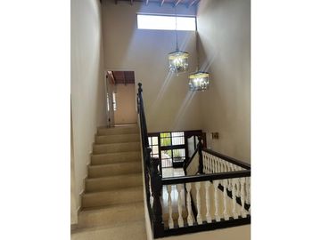 SE ALQUILA CASA EN BETANIA 341M 2 NIVELES 3 HABITACIONES NEGOCIABLE
