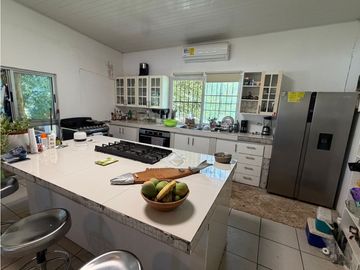 CORONADO / 1500M / 5 HABITACION /1 CUADRA DE LA PLAYA / AMPLIO TERRENO