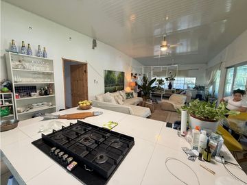 CORONADO / 1500M / 5 HABITACION /1 CUADRA DE LA PLAYA / AMPLIO TERRENO