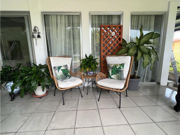 SE VENDE CASA EN CORONADO 1500M A UNA  CUADRA DE LA PLAYA