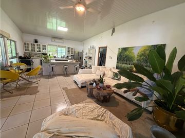 SE VENDE CASA EN CORONADO 1500M A UNA  CUADRA DE LA PLAYA