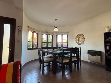 VENTA CASA 2 DORM- 310 m2 B° BAJO LA VIÑA