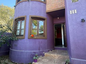 VENTA CASA 2 DORM- 310 m2 B° BAJO LA VIÑA
