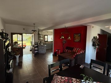 VENTA CASA 2 DORM- 310 m2 B° BAJO LA VIÑA