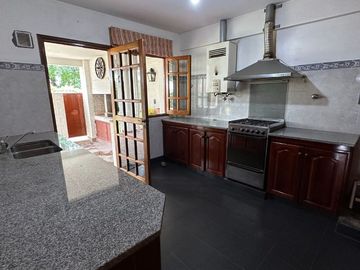 VENTA CASA 6 AMBIENTE ESQUINA 1195m2 BAJO LA VIÑA