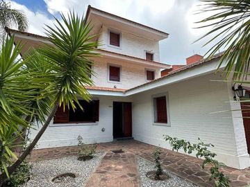 VENTA CASA 6 AMBIENTE ESQUINA 1195m2 BAJO LA VIÑA