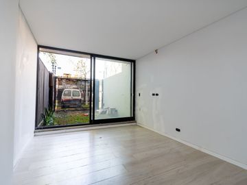 MONOAMBIENTE EN VENTA CON COCHERA EN ALBERDI
