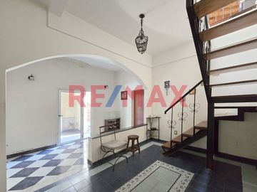 CASA 5 AMB VENTA AVELLANEDA PILETA QUINCHO TIPO PH