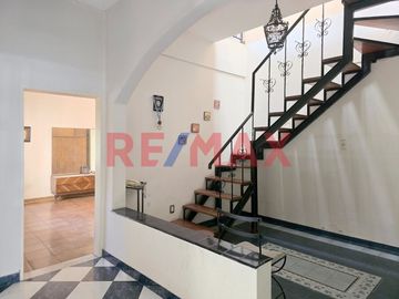 CASA 5 AMB VENTA AVELLANEDA PILETA QUINCHO TIPO PH