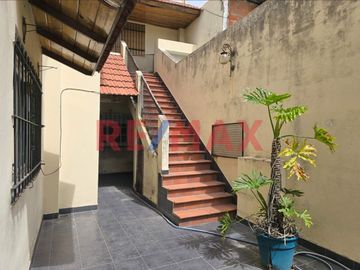 CASA 5 AMB VENTA AVELLANEDA PILETA QUINCHO TIPO PH