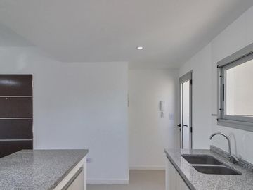 VENTA DEPTO 2 AMB. EN V. URQUIZA C/ BALCON Y PATIO