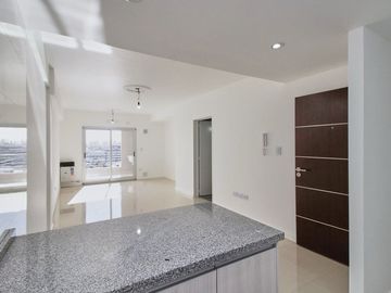 VENTA DEPTO 2 AMB. EN V. URQUIZA C/ BALCON Y PATIO