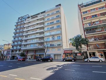 VENTA DEPTO 2 AMB. EN V. URQUIZA C/ BALCON Y PATIO