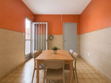 Venta Casa 4 Ambientes con Cochera y patio/ Morón