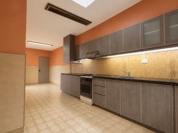 Venta Casa 4 Ambientes con Cochera y patio/ Morón
