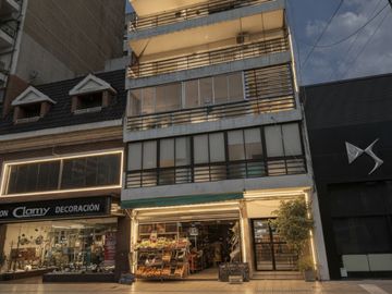 VENTA LOCAL AMPLIO EN PB AL FRENTE ZONA CENTRO