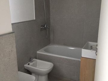 apto profesional  - Patio interno y muy luminoso - sum y laundry