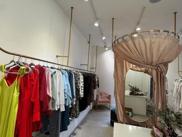 apto profesional  - Patio interno y muy luminoso - sum y laundry