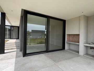 Moderna casa a estrenar sobre lote en esquina en dos plantas | San Matías | Maschwitz | Escobar