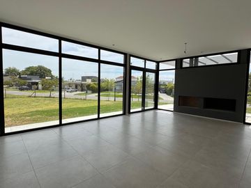 Moderna casa a estrenar sobre lote en esquina en dos plantas | San Matías | Maschwitz | Escobar