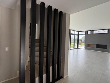 Moderna casa a estrenar sobre lote en esquina en dos plantas | San Matías | Maschwitz | Escobar