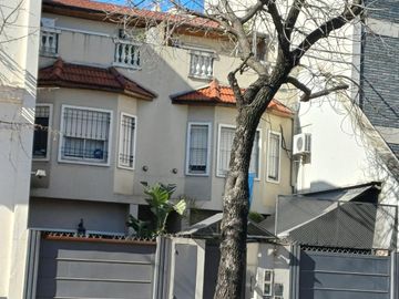Casa Triplex 4 ambientes  con pileta Curapaligue 550 Parque Chacabuco Caba