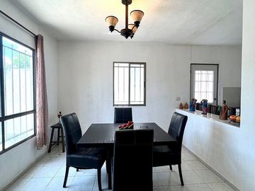Casa en renta semiamueblada en Las Americas II