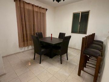 Casa en renta semiamueblada en Las Americas II