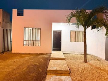 Casa en renta semiamueblada en Las Americas II