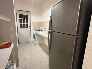 Casa en renta semiamueblada en Las Americas II