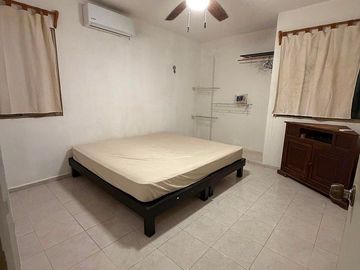 Casa en renta semiamueblada en Las Americas II