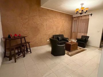 Casa en renta semiamueblada en Las Americas II