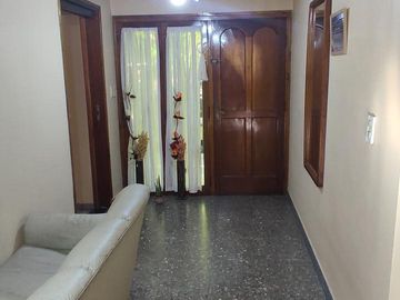 Casa en venta de 3 ambientes edificado sobre 2 lotes de terreno