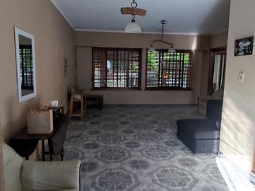 Casa en venta de 3 ambientes edificado sobre 2 lotes de terreno