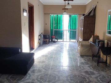 Casa en venta de 3 ambientes edificado sobre 2 lotes de terreno