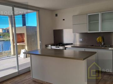 Casa al lago en Puertos del Lago Escobar  Araucarias