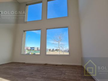 Casa al lago en Puertos del Lago Escobar  Araucarias