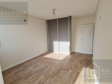 Casa al lago en Puertos del Lago Escobar  Araucarias
